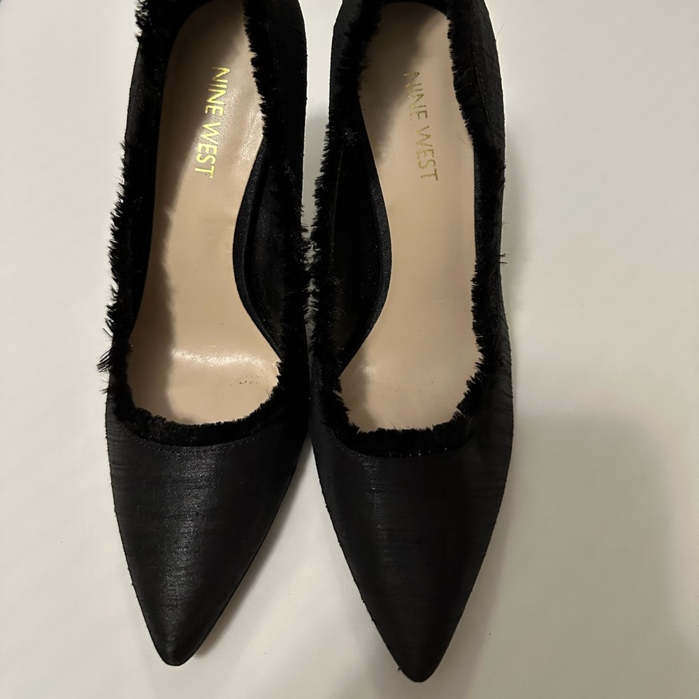 EUC - Nine West satin fringe pumps